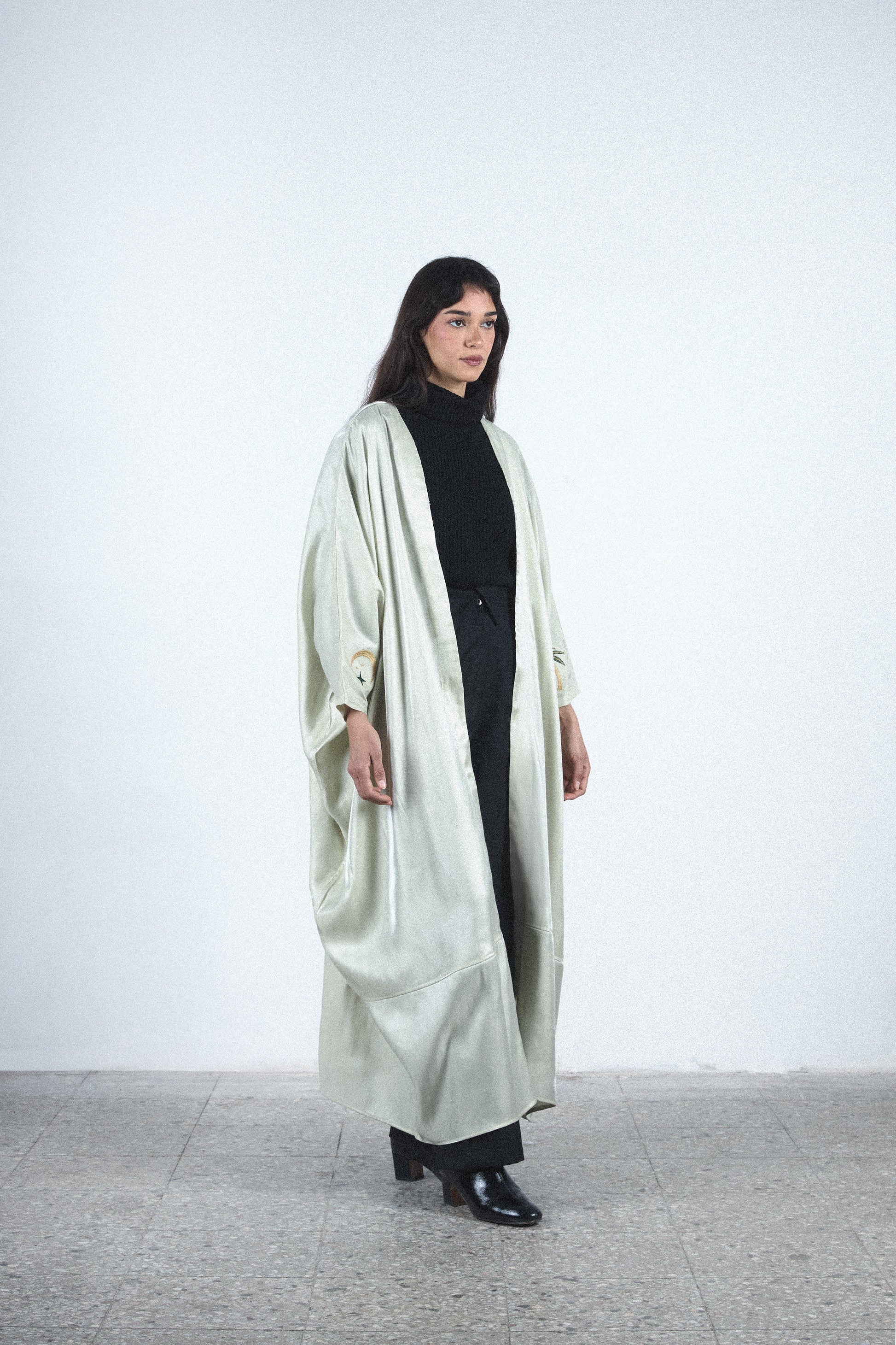 Moon Embroidered abaya - Mint