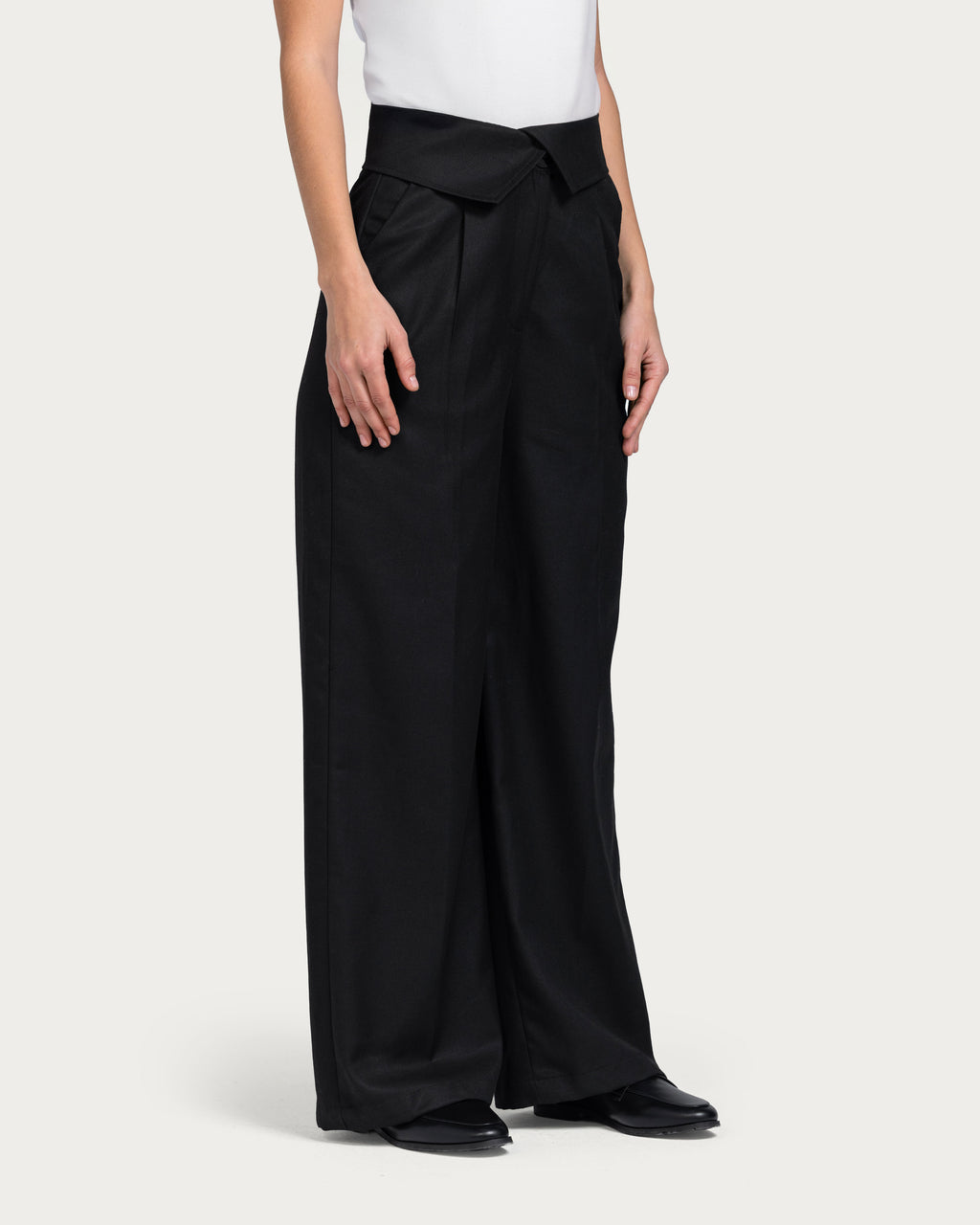 VAÏ Tailored Wide-Leg Pants - Black