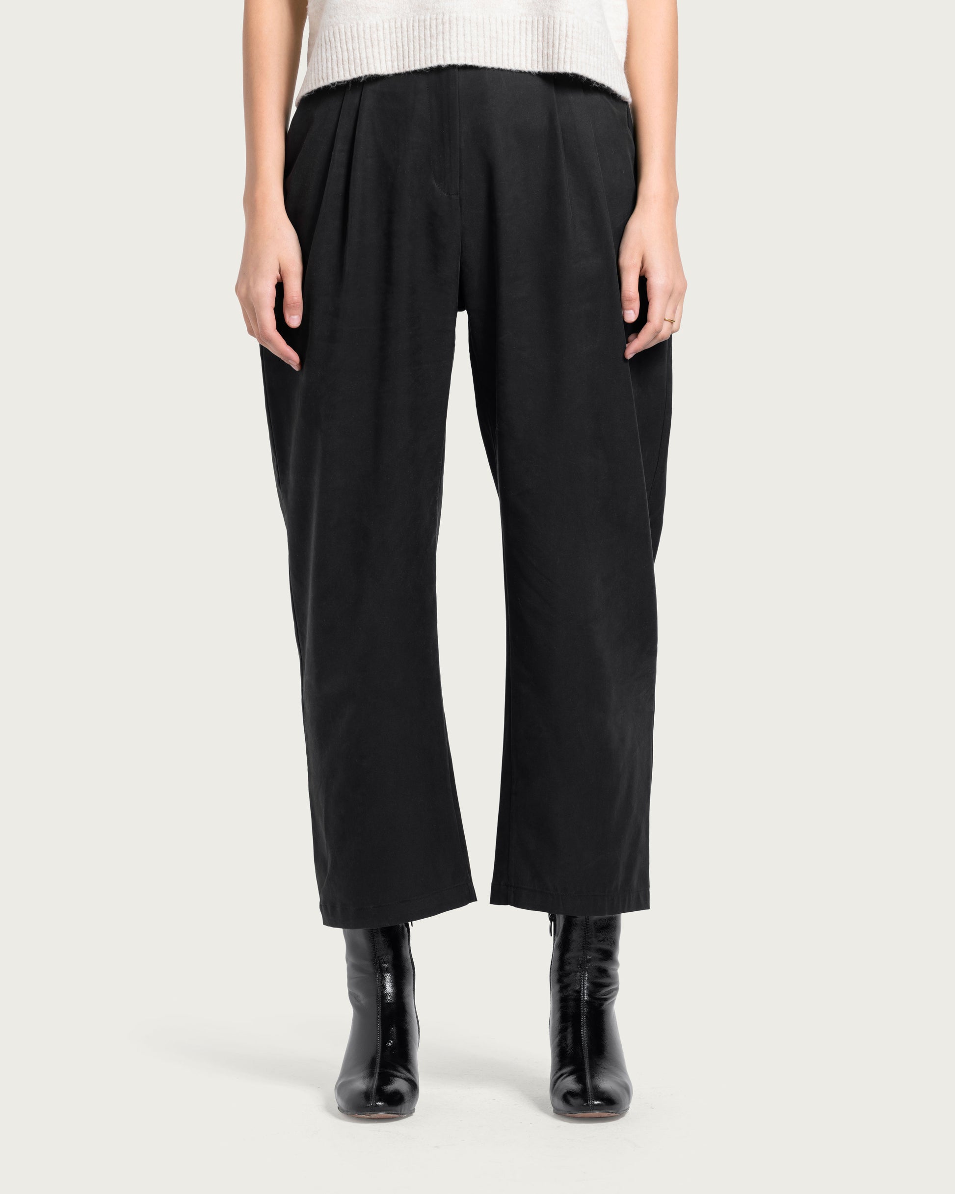 VAÏ Straight-Leg Tailored Pants