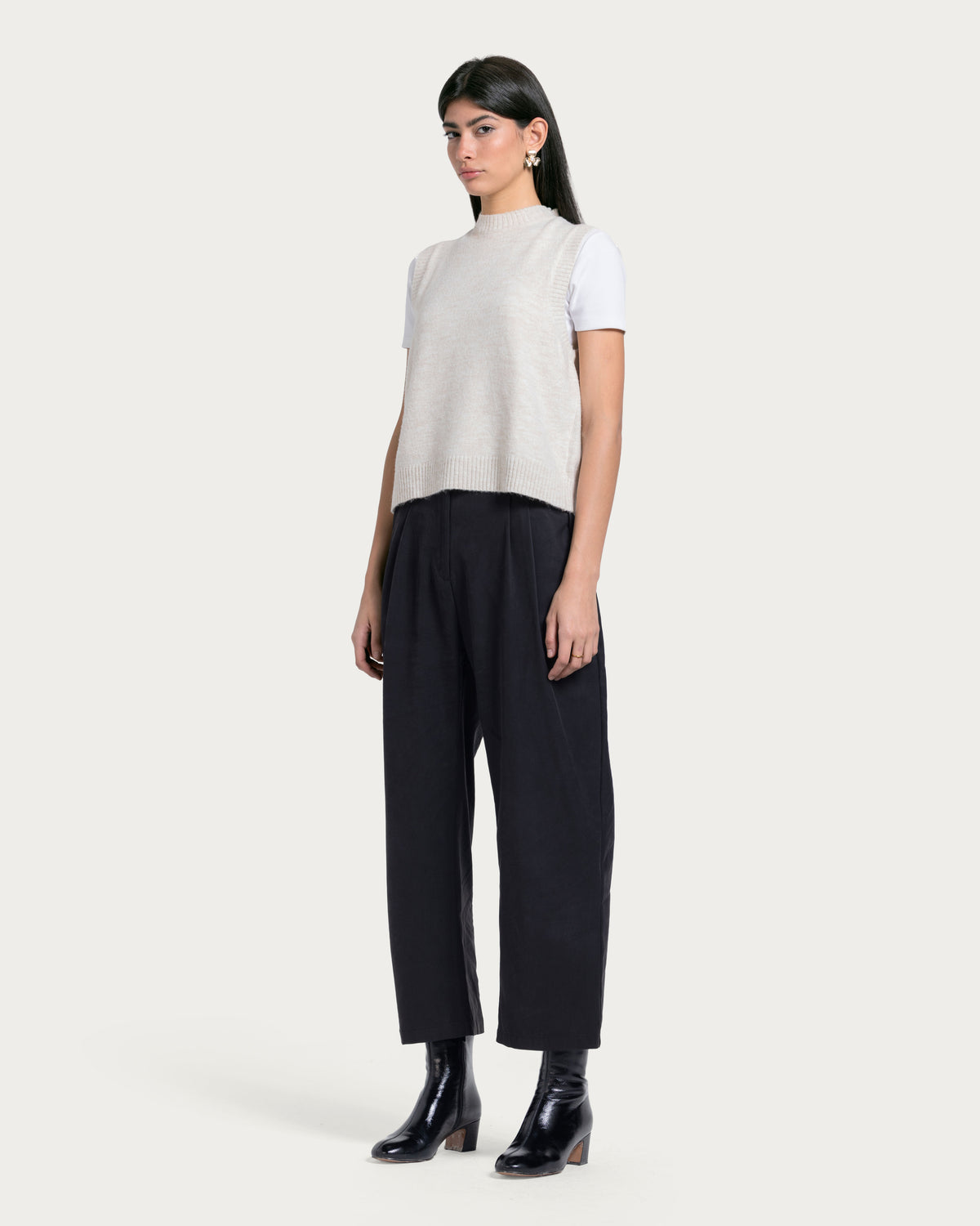 VAÏ Straight-Leg Tailored Pants - Black